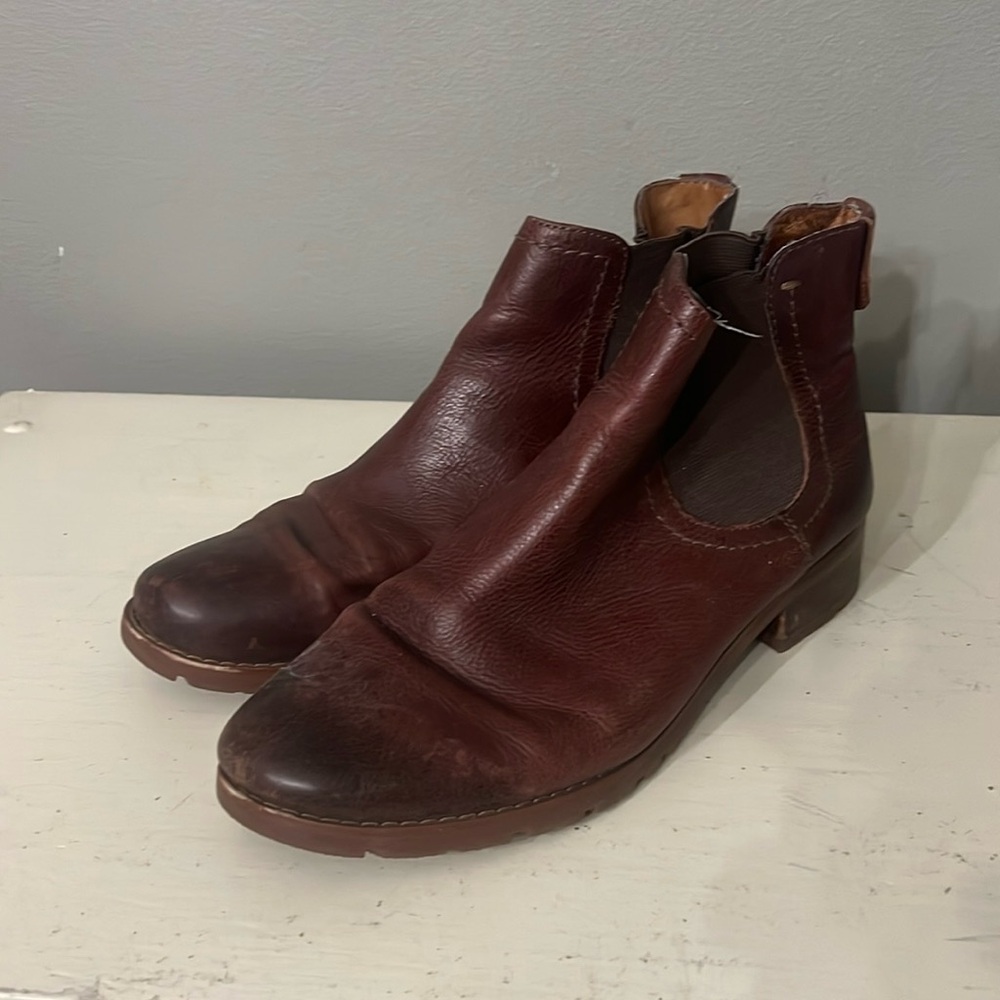 ANY 5 ITEMS $100 Sofft brown booties